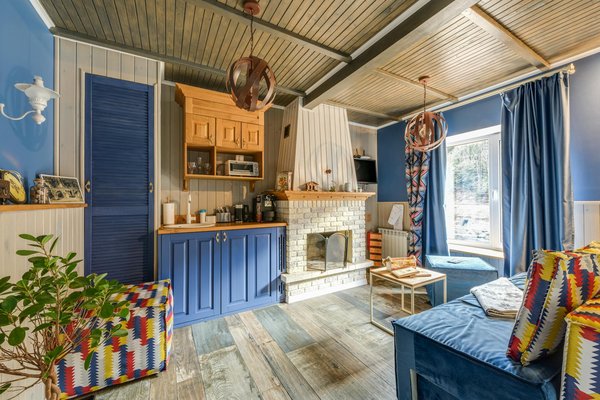 What role do volunteer organizations play in disaster response and recovery efforts?